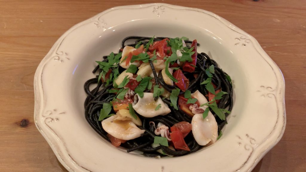 本場のシェフをも唸らせた噂の イカスミスパゲッティ 星つきレストランで培った技ありパスタ