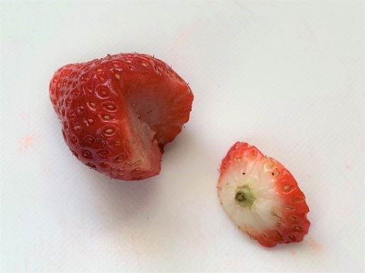 簡単☆苺でチューリップ♪飾り切り