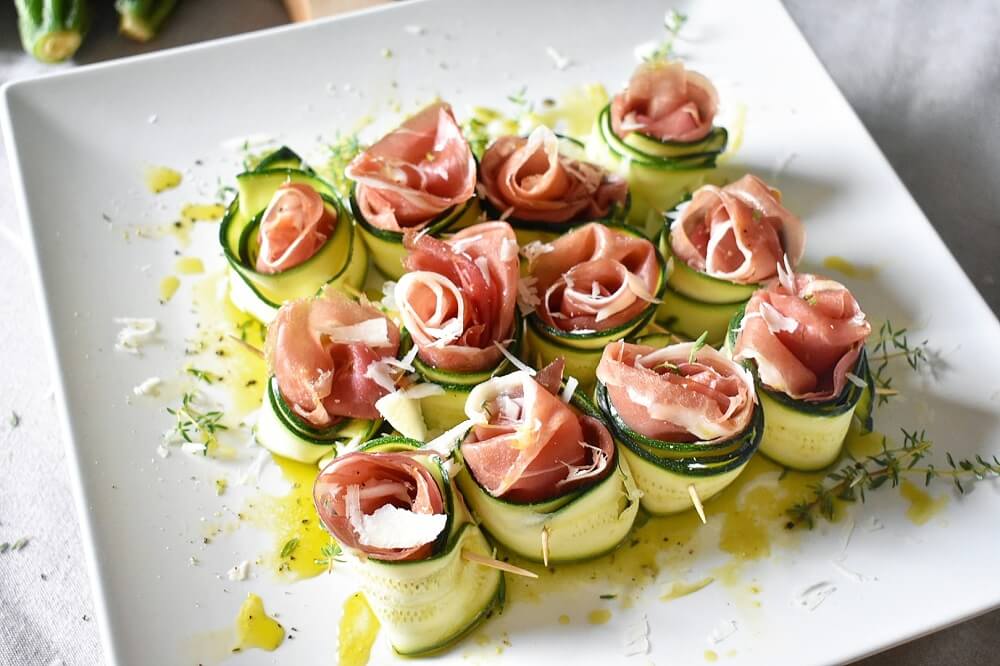 10分で完成するおしゃれおつまみ🍷 生ハム×クリームチーズ×野菜をピックで刺すだけで 手軽に華やかなピンチョスが完成✨家飲みはもちろん、急な来客やおもてなしにも✨ ぜひ、試してみてくださいね😊 ▽商品情報はこちら 「しっとりまろやか生ハムロース」https:bit