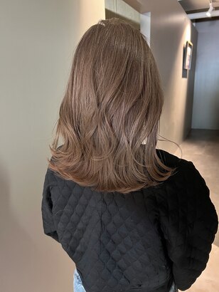 ふわっとミルクティーブラウンに染まる 2021年 明るめ暗め、レングス別でスタイルをご紹介！ホットペッパービューティーマガジン