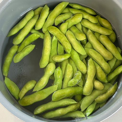 枝豆は塩だけでゆでないで！！ 「こっちのほうが何倍もウマい」「一度食べたらやみつき」枝豆がびっくりするほどおいしくなる超簡単テクニックハフポストLIFE