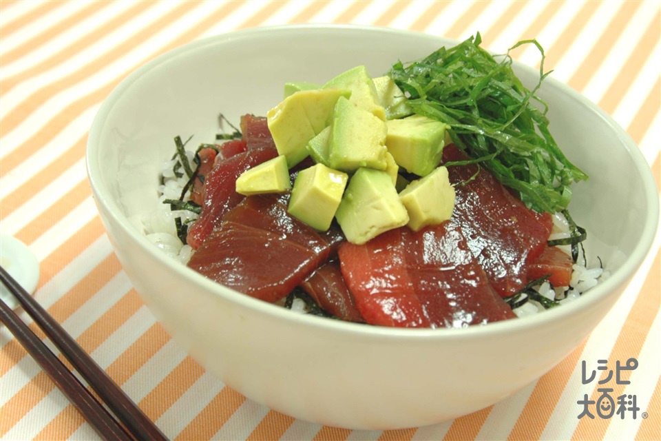 まぐろとろろ丼 定番人気の海鮮丼