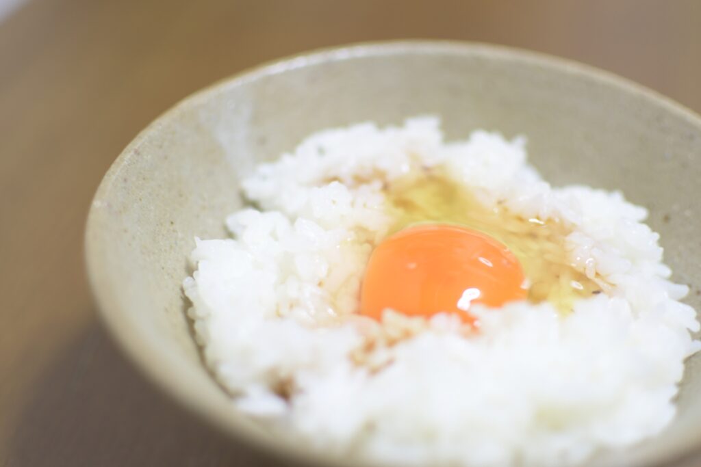 ごま油が食欲そそる アレンジ卵かけご飯2選