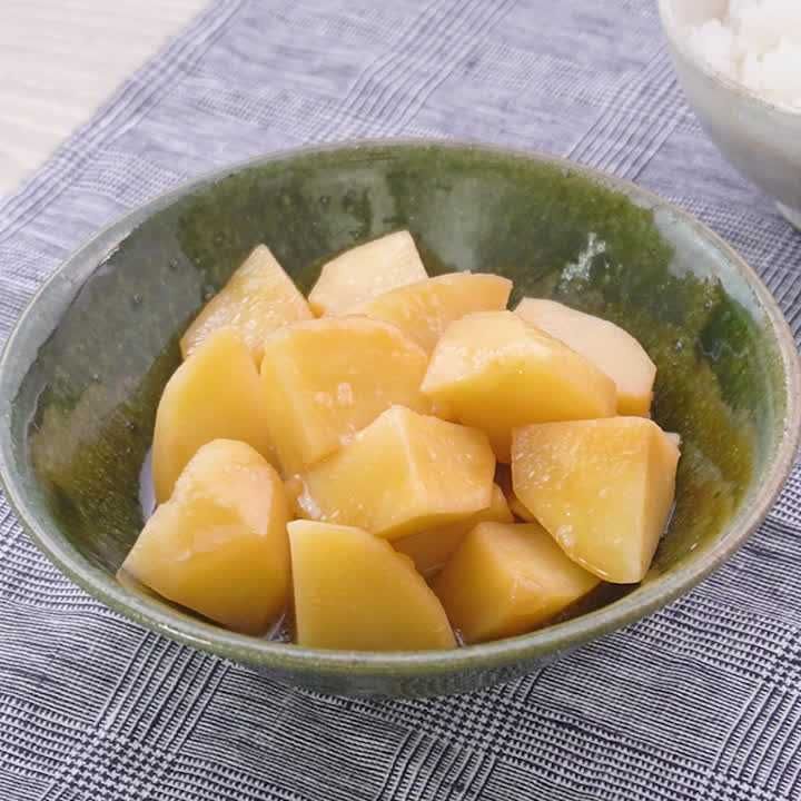 じゃがいものレンジレシピ③具材を容器に入れてチン！ 簡単肉じゃが