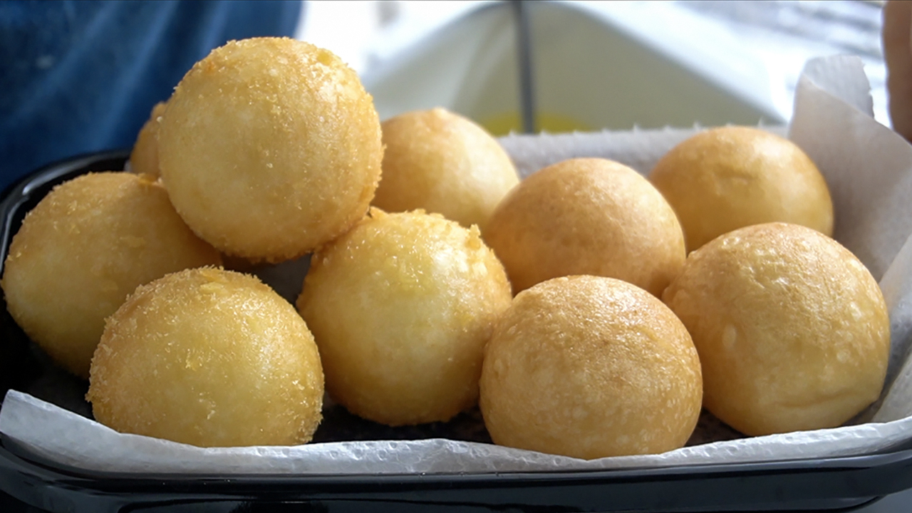 １週間韓国料理生活７日目🧀魔法の粉!プリンクルチーズボール ●プリンクルチーズボール ⭐️材料A 白玉粉120gA 牛乳 140mlB ホットケーキMIX70gB 砂糖大さじ２B 塩少々 さけるチーズ ４本プリンクルパウダーもどきC コーンスープの素大さじ１C 粉チーズ大さじ１