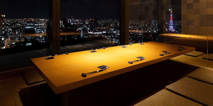 鉄道発祥の地である旧新橋停車場を見学 汐留のビル街で復元