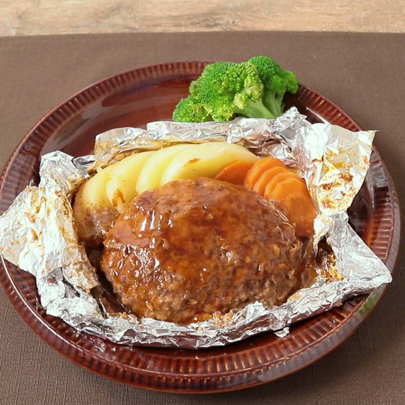 「男子ごはん」ねぎクリームチーズソースのホイル焼きハンバーグ