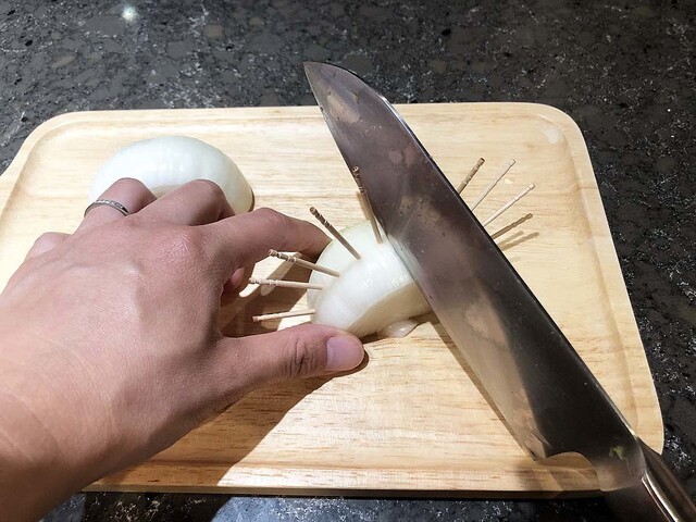 串カツ 細かいパン粉で肉と野菜がきれいにサクッサクに揚がる