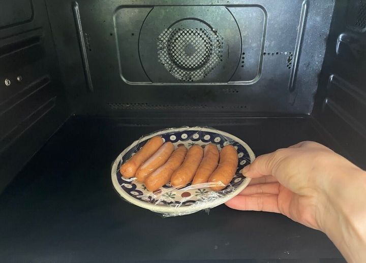 そのまま焼くの待って！ 安いウインナーは○○すると 「家族に大好評」 – grapeグレイプ