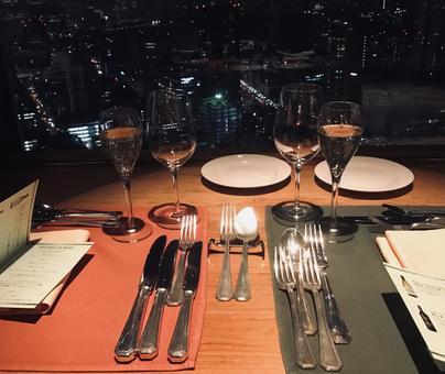 高級レストラン」の127万点のロイヤリティフリー画像、写真素材、絵Shutterstock