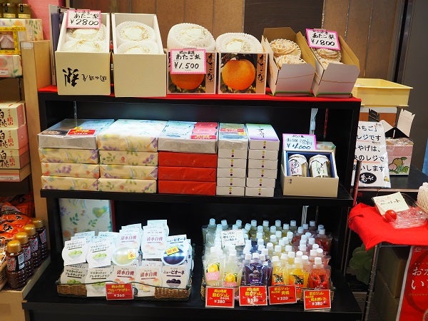 外宮前店だんだん夏らしい日が増えてきて、氷が美味しい季節がやってきました。 赤福外宮前店では、赤福氷の他にもたくさんのお菓子がございます！外宮参拝の際はぜひお越しくださいませ。 ※燦 チョコ餅・いちご餅 5月20日終了予定赤福赤福本店赤福氷伊勢