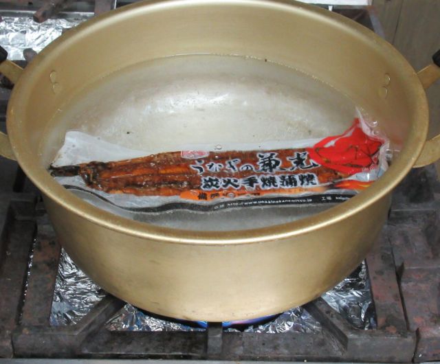 スーパーの激安うなぎをふっくらさせる