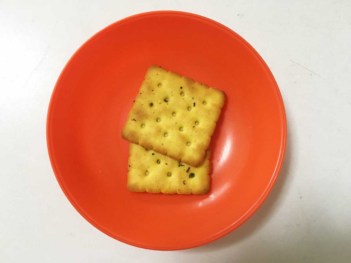 業務スーパー『フォレストクラッカー サラダ味』を食べてみた！ - tomomo13's diary