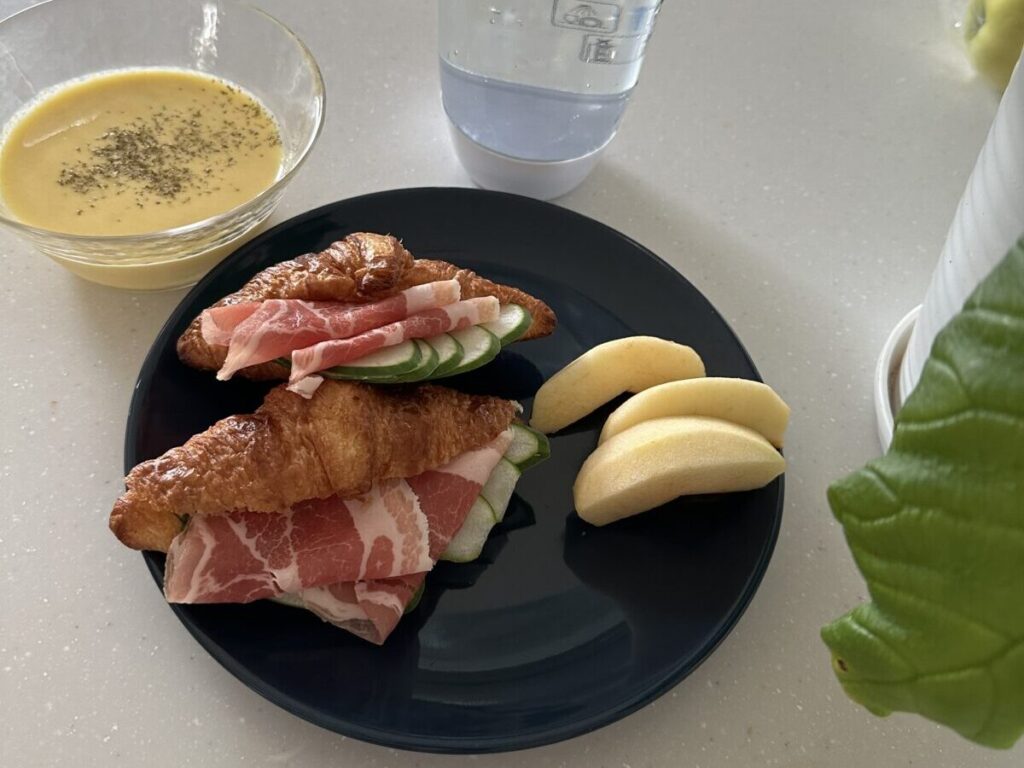 セブンイレブン 低糖質サンドイッチ新発売！生ハム＆モッツアレラロール - 糖質制限で楽しくそして美しく