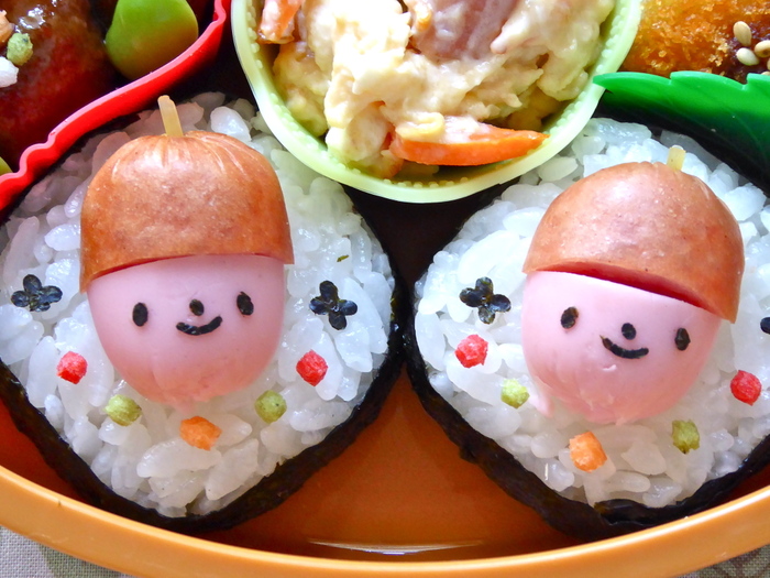 秋弁当カオナシ弁当わっぱ弁当 ・カオナシおにぎり 🍙は鮭入り。 口の赤い部分は、梅干しだよ。 ・ ゆで卵はたぶん釜爺🙄 ・ではでは、今週もがんばります ง •̀_•́ ง よい1日を✨ ୨୧ ୨୧キャラ弁お弁当ジブリ弁当フーディー