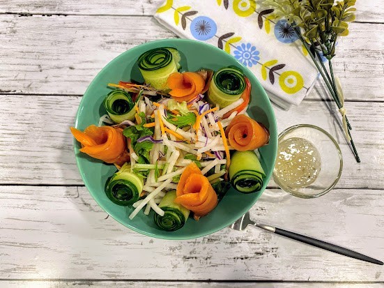 盛り付けただけ！パンとサラダも立派なメインに