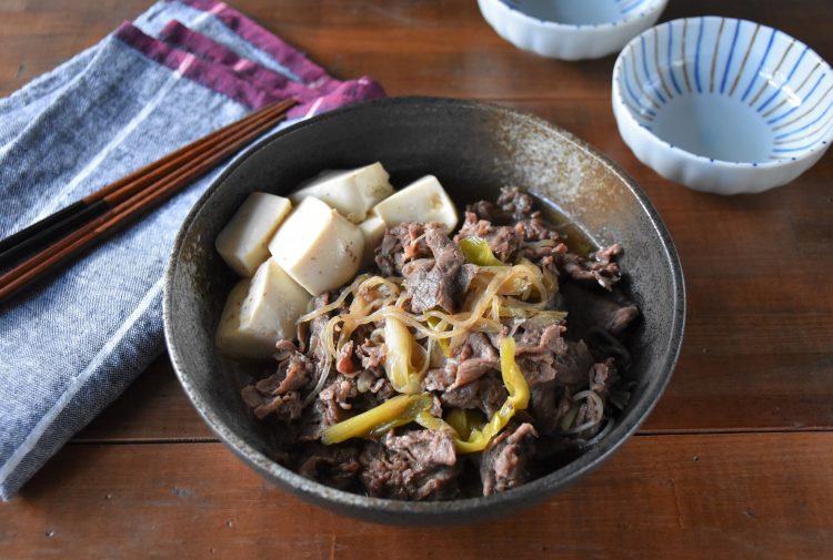 牛肉と糸こんにゃくのピリ辛炒め。 ヘルシーにボリュームUP・丼にも: ちょりまめ日和ちょりママ 西山京子 オフィシャル料理ブログPowered by ライブドアブログ