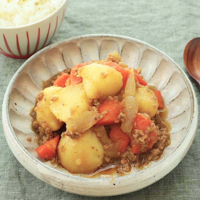 鶏ひき肉でつくる●鶏そぼろの肉じゃが