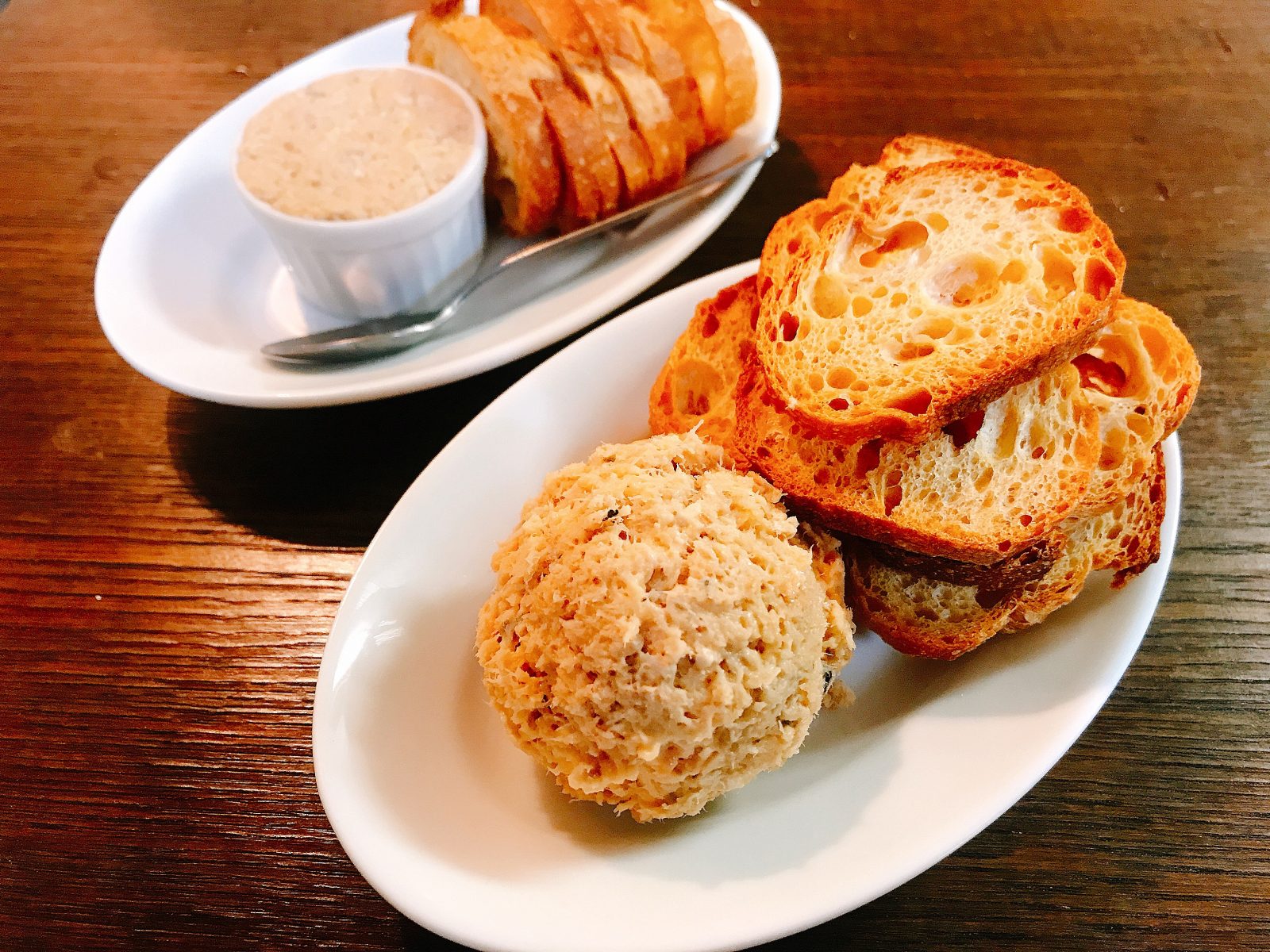 詳しい作り方はこちら💁 絶対真似したくなる 『サーモンのリエット』 どんなコメントでも嬉しいです 作り方👇 『サーモンのリエット』 分量：2人分調理時間: 20分 難易度 ーーー必要な材料ーーー - サーモン 生 : 60g - サーモン スモーク : 30gA