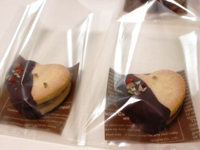 １００円ショップのクッキー缶とクッキー型ちょっとの工夫でかわいいケーキ