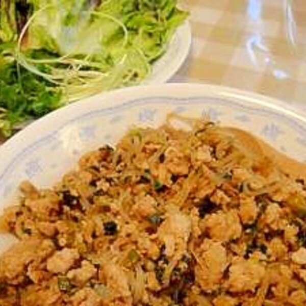 肉そぼろのレタス包み♪