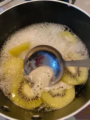 硬くて酸っぱいキウイを柔らかくて甘くする方法