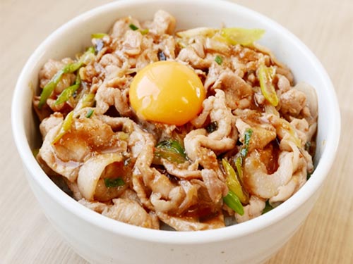 ガッツリにんにく豚丼 やわらか豚とねぎのスタミナ丼