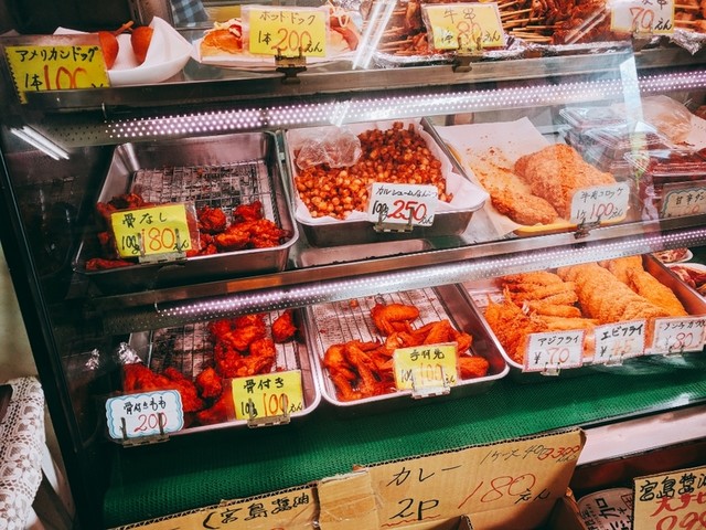 ラッキーフードはアイスミルクコーヒーさんかく屋根の下