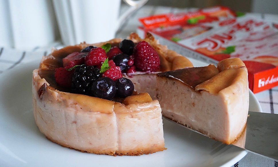 フルーチェで作る！材料4つで苺ムースケーキ作り方✨