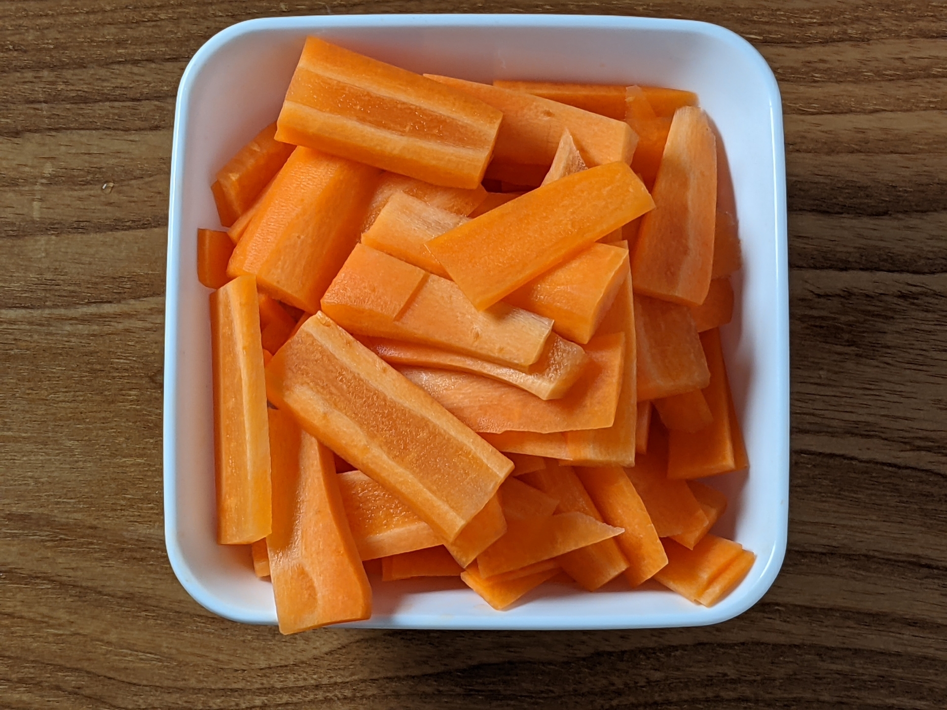 西洋ニンジンと金時人参の断面 写真素材4171046- フォトライブラリ