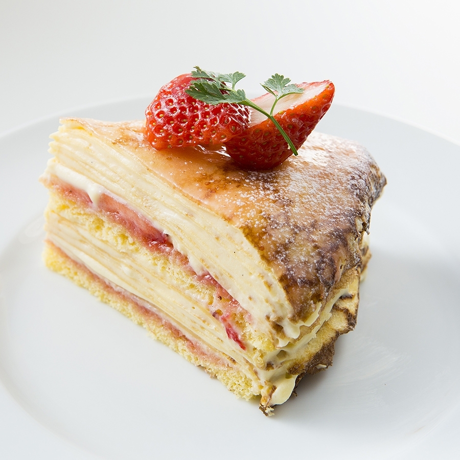 Afternoon Tea LOVE&TABLE まるで“クリスマスケーキ”のような華やかなベリーづくしのミルクレープ、新作のりんごのミルクレープも登場アイビーカンパニー株式会社のプレスリリース