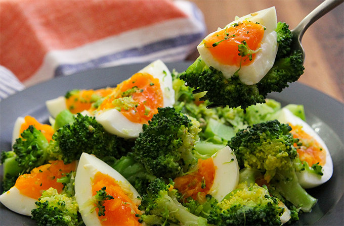 卵さえあれば！のおつまみにもなるおしゃれなひと皿〜藤井恵さんの「ゆで卵といんげんのクリームチーズあえ」のレシピ暮らしとおしゃれの編集室