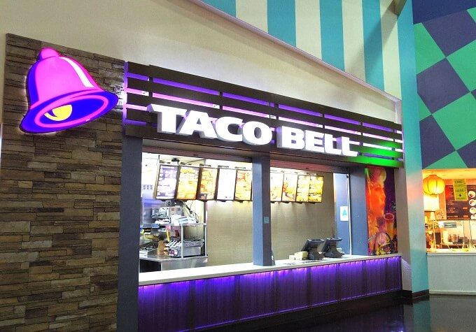 ショッピングセンターのフードコート