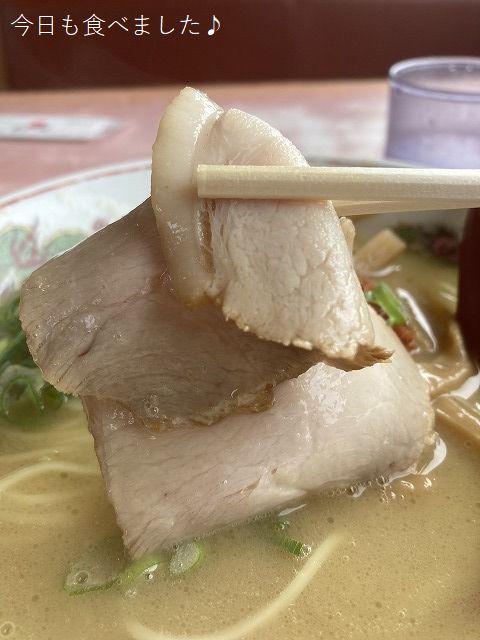 お店の詳細はこちら👇 久しぶりに通った道路沿いに 新しいお店が出来てたから寄ってみた😊 地図にまだないお店✨✨ 今年の3月頃から始められたお店で気さくな店主と家族さんでされてるみたい😊 仕込みにこだわり、 熟成タレに付け込んだ唐揚げは パンチが効いててご飯が