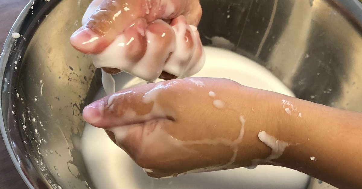 片栗粉スライムの作り方！水と片栗粉だけでできちゃう簡単スライムに子どもも大人も夢中♪