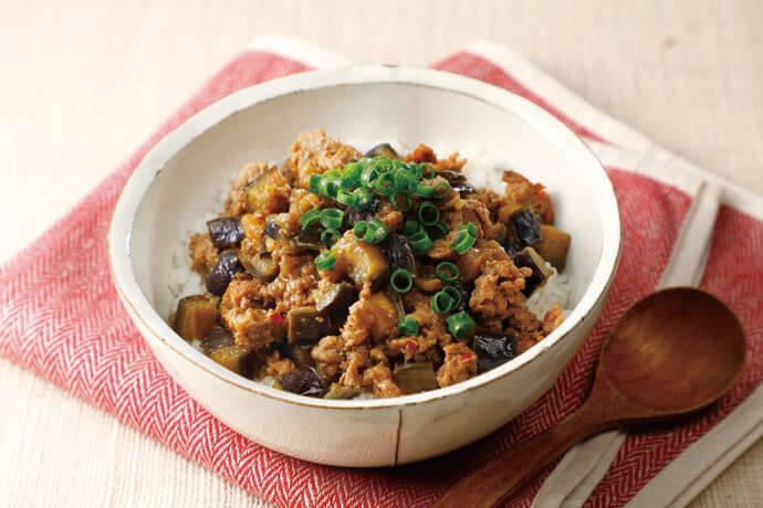 なすの肉みそ丼～温泉卵のせ～ くずし豆腐のあえものすまし汁 食材宅配のヨシケイ 夕食ネット レシピ・メニュー・献立付き