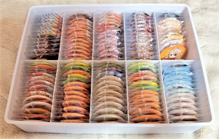 100均「マイコレ ディスプレイケース仕切り付 9マス」の商品情報とサイズ・収納例。セリアで販売 4906137327118