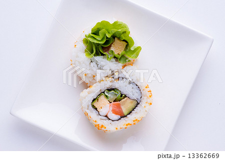 アイデア無限！「カリフォルニアロール」の基本＆アレンジレシピ - macaroni