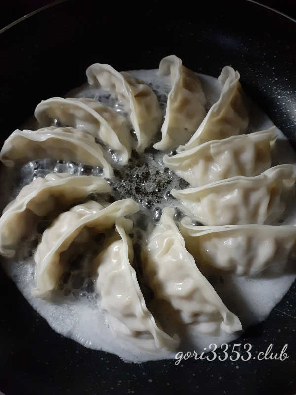 お好みの方法で！羽根つき餃子の色々な焼き方│&table powered by 大阪王将