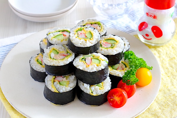 簡単サラダ巻き ラップで作れる！子どもに人気