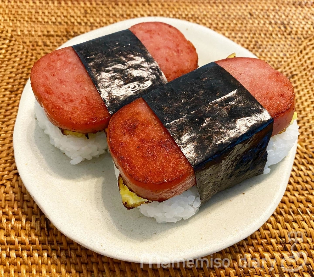 スパム缶で簡単にキャンプ飯！なんだかおいしい「スパムおにぎり」レシピをご紹介料理・レシピBE-PAL キャンプ、アウトドア、自然派生活の情報源ビーパル