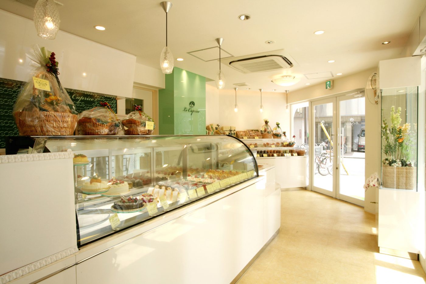 ケーキ屋のホームページデザイン_長野県松本市 Pâtisserie NUMOROUS パティスリーニューモラス空間ブランディング・店舗デザイン 実績