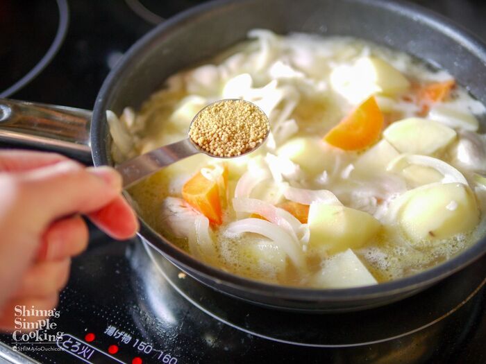 せん切り野菜のコンソメスープ