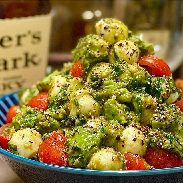 大葉を大量消費！ヤミツキ注意のつくおきレシピ「大葉のにんにく醤油漬け」がうまいおうちごはん