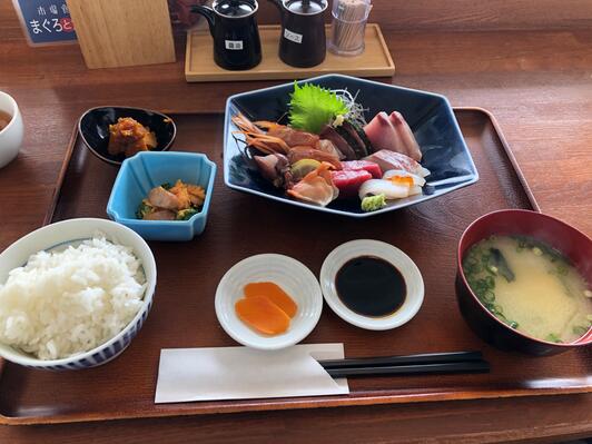 市場食堂 まぐろとかめ唐戸市場