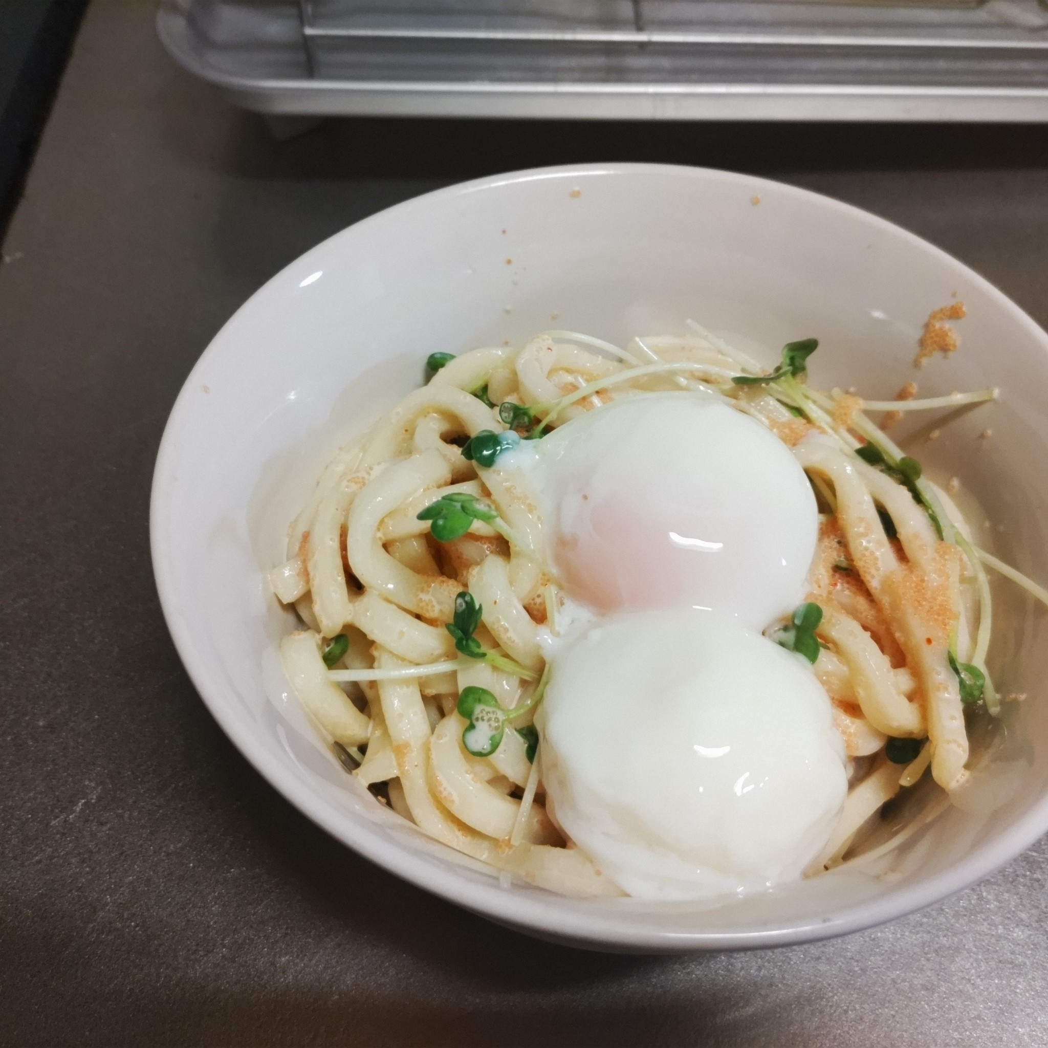 20220925 温泉卵を2個トッピング！！丸亀製麺で肉ぶっかけうどんを食べる！！ ～ 丸亀製麺小田原店 ～40代中年独身男性の食生活blog