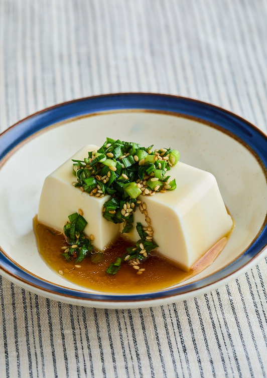 豆腐でご飯何杯でもいけるよ♡ もちもち食感が神！簡単おかずレシピChewy Cheese Tofutiktokレシピ簡単レシピtiktokfoodtastyjapan 1人分 材料： 絹豆腐150g 片栗粉大さじ2 スライスチーズ適量 サラダ油大さじ1A しょうゆ大さじ1A みりん大さじ1 作り方： ①