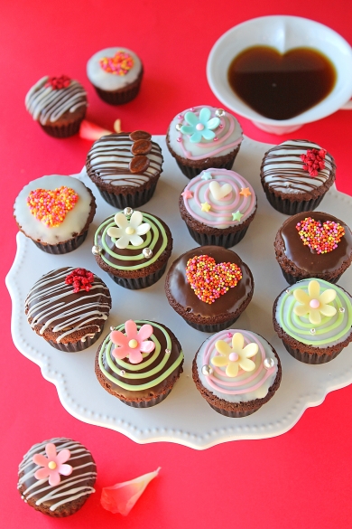 たくさん作っておすそ分けもできる♪バレンタインに贈りたいカップケーキキナリノ