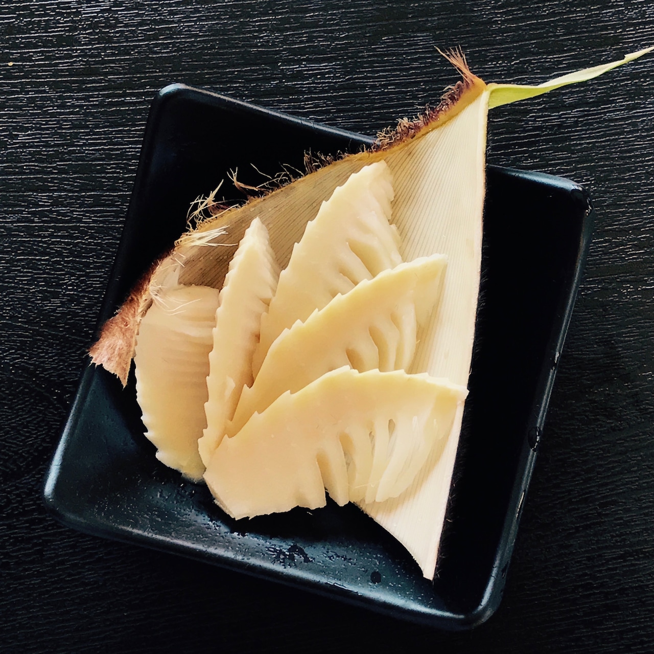 2.0kg 淡竹ハチク筍新鮮根付き掘ってすぐ発送アク抜きの糠付き