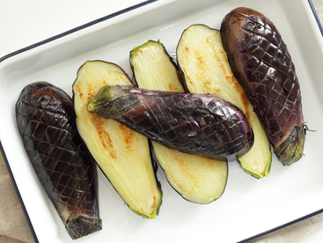 なすの油吸いすぎ予防策 最初に油をからめると、なすは油を吸わなくなる！オレンジページ ニュースデイリーオレンジページnet